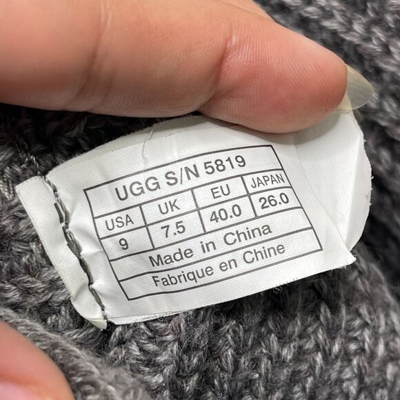 UGG #5819 Women's Grey Classic Cardy Button Knit Boot Shoes Size 9 - Picture 6 of 14